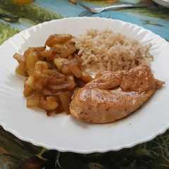 Una foto de Pollo con tapin y arroz integral