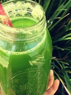 Una foto de Licuado de pasto de trigo