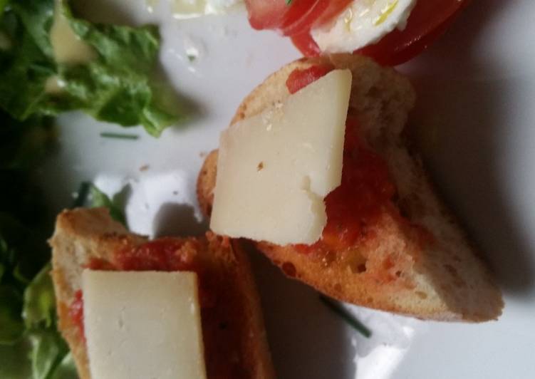 Toast tomate et fromage