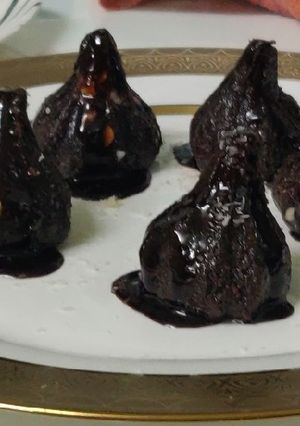 चॉकलेट लावा मोदक (Chocolate Lawa Modak recipe in Hindi) रेसिपी मुख्य फोटो