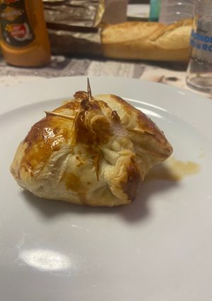 Une photo de Feuilleté chèvre miel