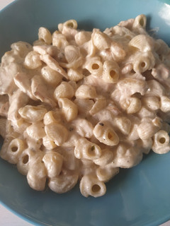 Una foto de Pasta con pollo y queso