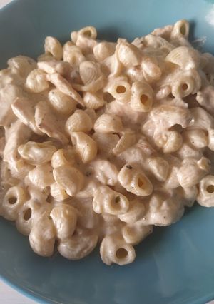 Una foto de Pasta con pollo y queso