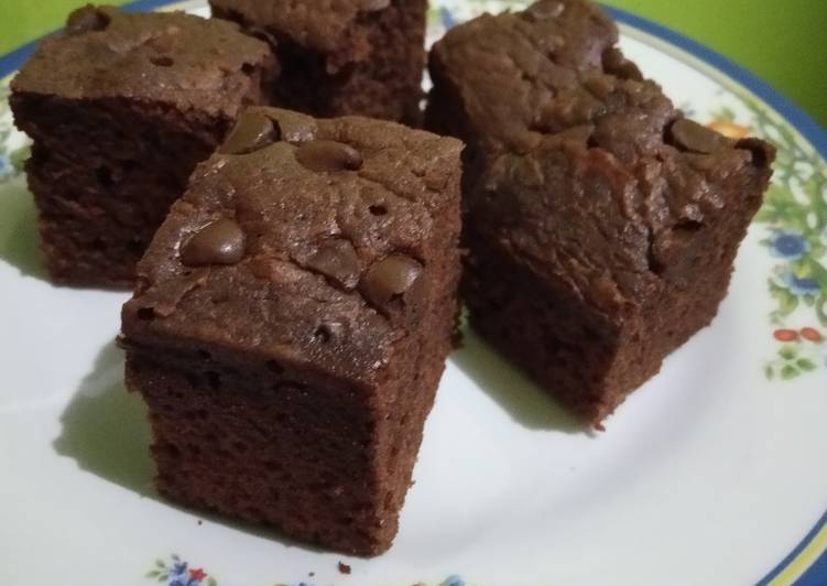 Langkah Mudah untuk Menyiapkan Brownies Coklat Panggang Klasik no Mixer untuk adik tersayang Anti Gagal