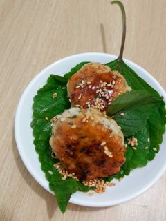 Hình của món Gà viên tía tô.