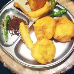 A picture of Vada pav.