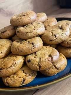 Kávés diós-csokis keksz recept fotója
