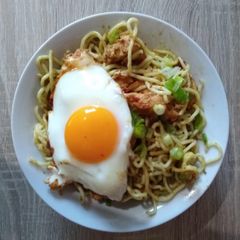 A picture of Egg, Chicken Noodle Stir Fry.