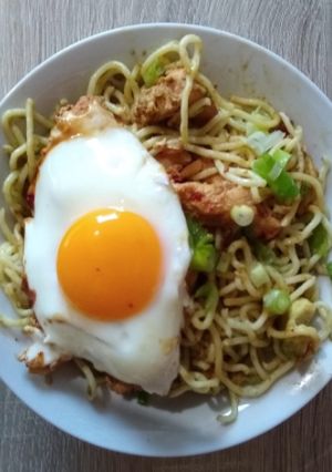 A picture of Egg, Chicken Noodle Stir Fry.