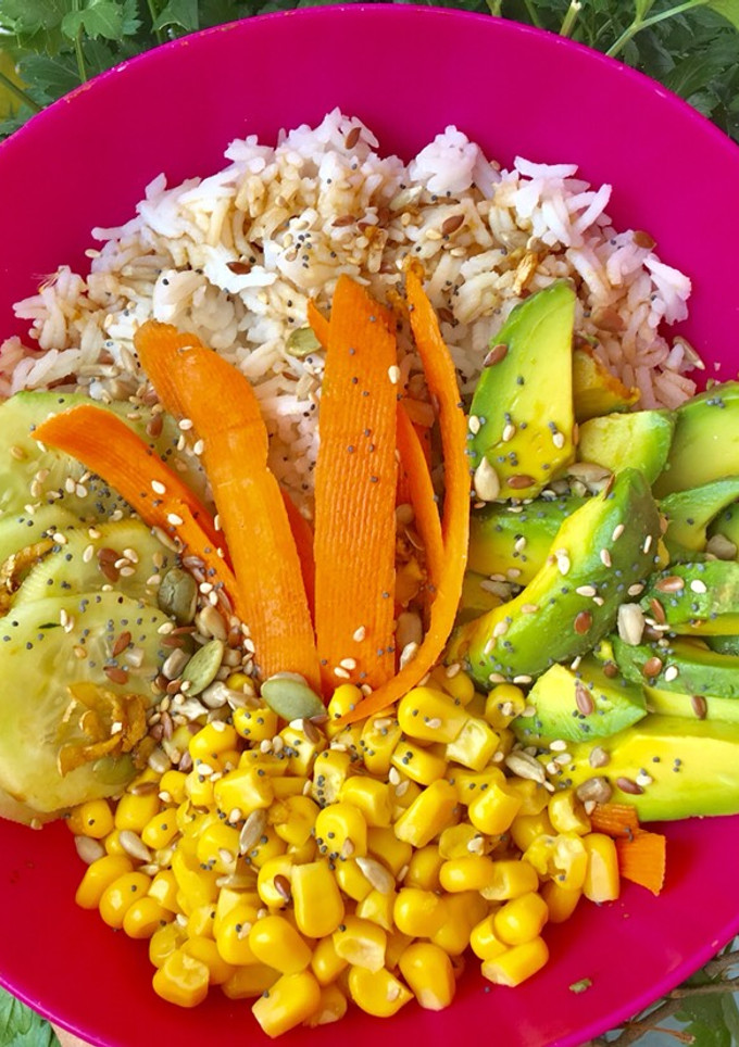 Una foto de Ensalada de arroz con vinagreta de soja, miel y jengibre