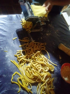 Una foto de Fideos caseros de huevo fáciles❤
