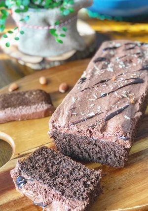 Foto de Irresistível bolo de alfarroba com cobertura de mousse 😋
