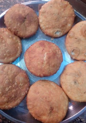 A picture of Khasta kachori.