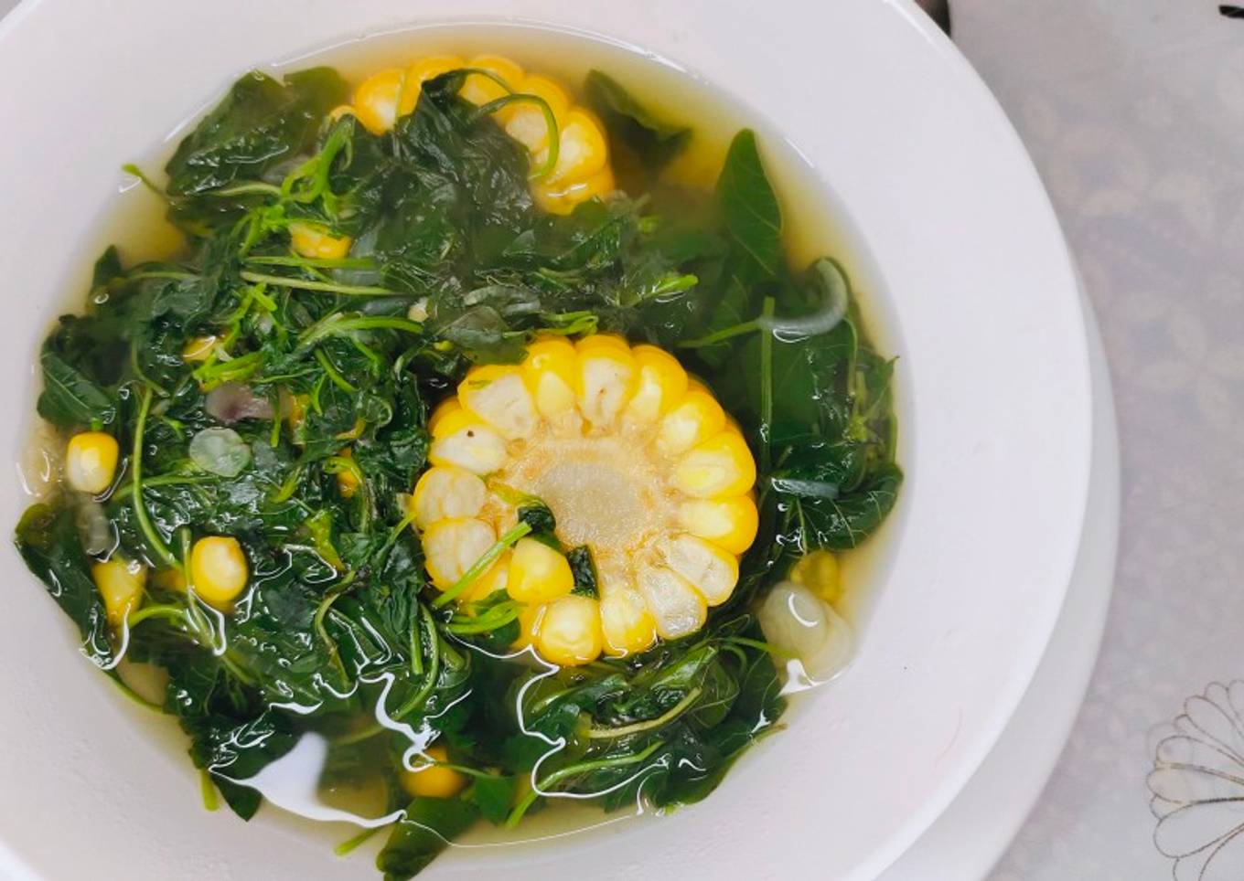 Sayuran bayam dengan jagung
