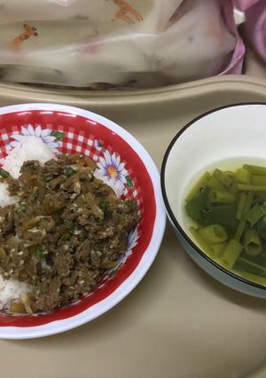 Hình của món Cơm thịt bò xào hành tây.