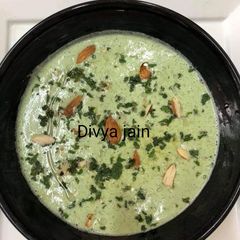 A picture of Broccoli Green Almond soup.