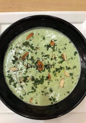 A picture of Broccoli Green Almond soup.