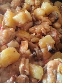 Una foto de Estofado de pollo con champiñones