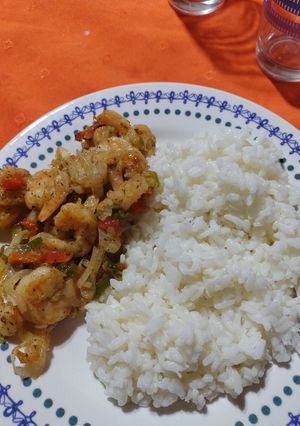 Una foto de Camarones salteados