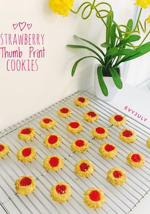 Foto resep Strawberry Thumb Print Cookies