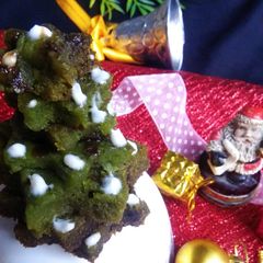 A picture of Spinach Christmas Cake.