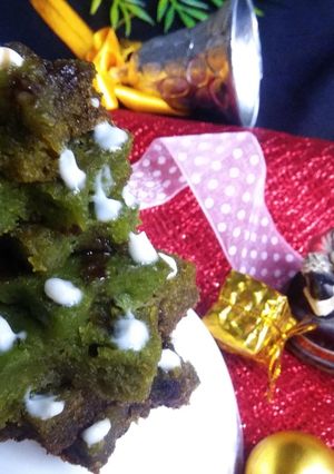 A picture of Spinach Christmas Cake.