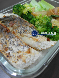 【一鍋到底】乾煎鱸魚便當 的食譜成品照片