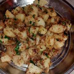 फलाहारी आलू (falahari aloo recipe in hiindi) রেসিপির প্রধান ছবি