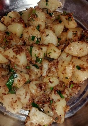 फलाहारी आलू (falahari aloo recipe in hiindi) रेसिपी मुख्य फोटो