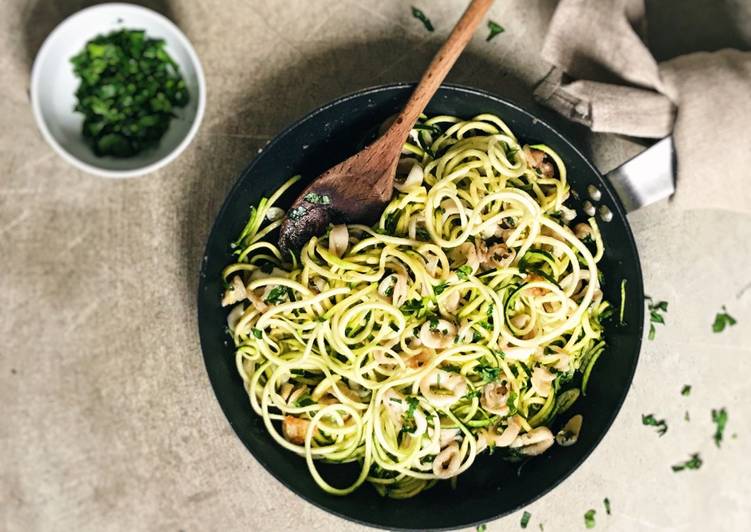 Espaguetis De Calabacin Con Salsa De Aguacate Receta Espaguetis De Calabacin Recetas Saludables Y Recetas Fitness