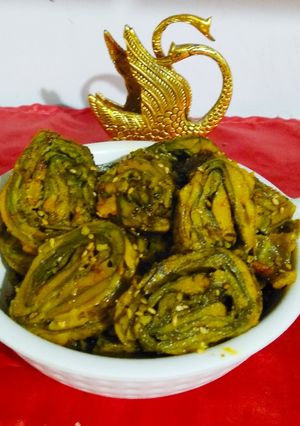 પાત્રા (અળવી ના પાન વ્હીલ ભજિયા) રેસીપી મુખ્ય ફોટો