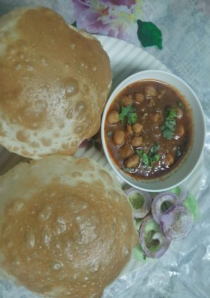 छोले भटूरे (chole bhature recipe in Hindi) रेसिपी मुख्य फोटो