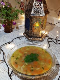 صورة لوصفة شوربة لسان العصفور مع الجزر و البطاطا 🥕🥔