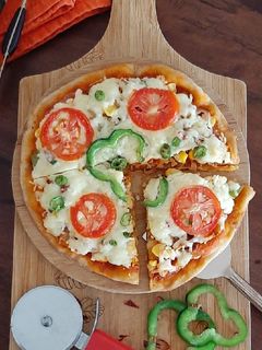 নো ইস্ট ভেজ আটা পিজ্জা (no yeast veg atta pizza recipe in Bengali) রেসিপির প্রধান ছবি