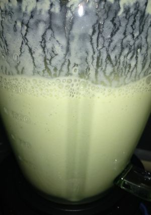 Una foto de Batido de aguacate con yogur