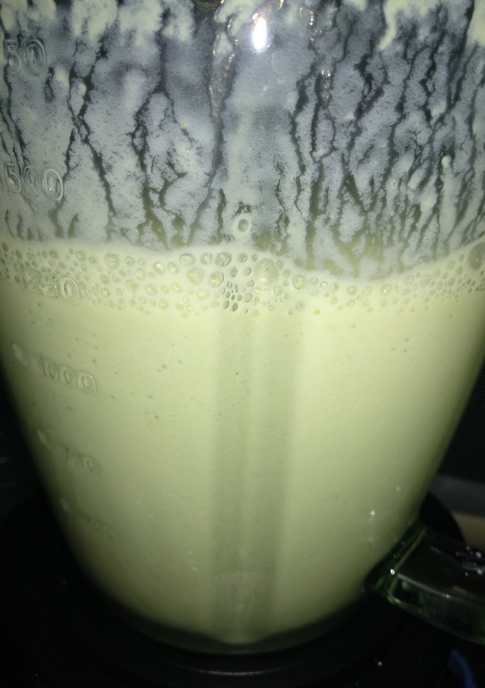 Una foto de Batido de aguacate con yogur