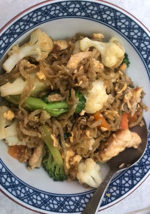 A picture of Pad See Ew with Vegetable Noodles.