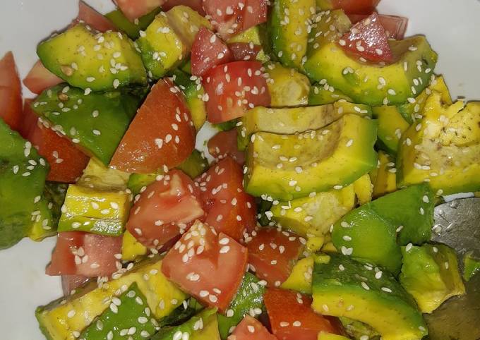 Ensalada De Aguacates Y Tomates Con Ajonjolí Receta De Vilma Salgado ...