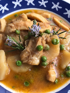 Una foto de Guisadito de potón con caldo de rape