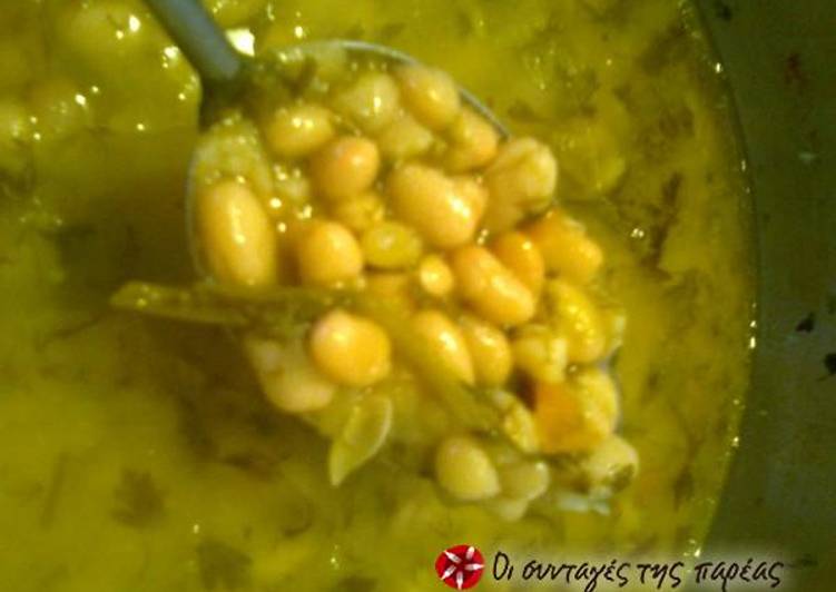 Bean soup with oregano