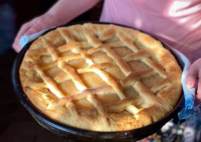 Как приготовить дрожжевой пирог с яблоками и ягодами