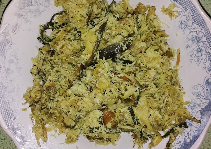 Wajib coba! Bagaimana cara membuat Urap Jantung Pisang + Ikan Pari yang enak