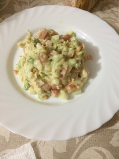 Una foto de Tartar de aguacate y palitos de cangrejo a la mama