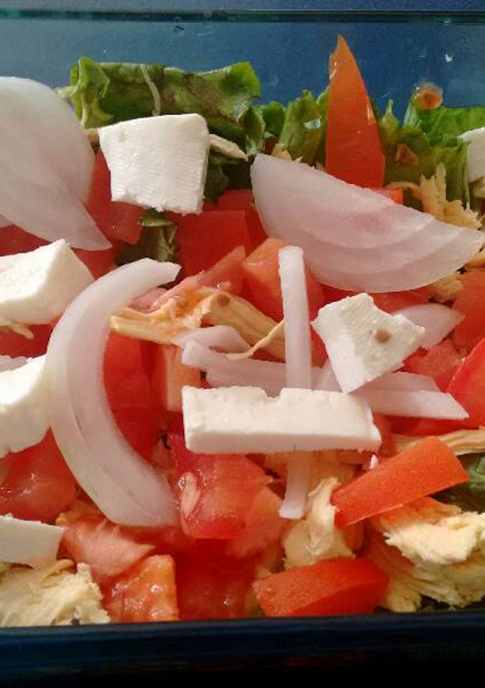 Una foto de Ensalada de pollo. ॐ