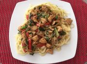 Una foto de fideos de soya