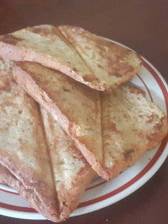 A picture of French toast.