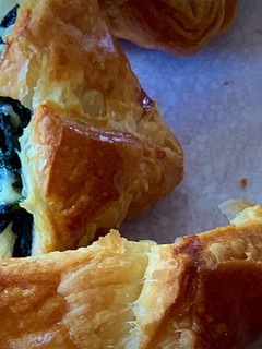 Una foto de Saquitos de hojaldre con acelgas y queso azul