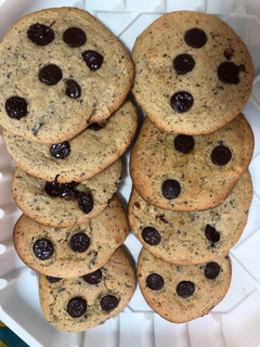 Una foto de Galletas con chispas de chocolates con harina de almendra