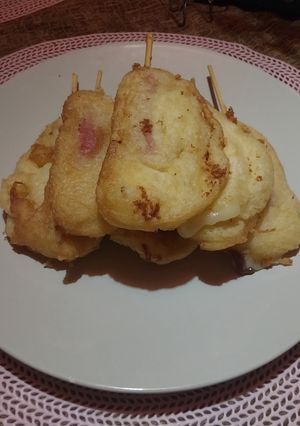 Una foto de Banderillas de salchicha y queso manchego 🙂‍↕️😊¡súper fácil!