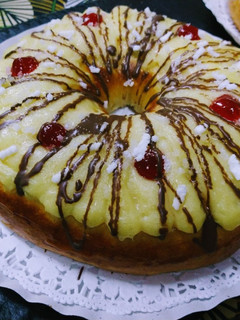 Una foto de Rosca de Pascua y crema pastelera súper fácil